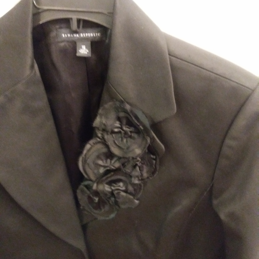 BANANA REPUBLIC JACKET W/ Embellishment On Lapel